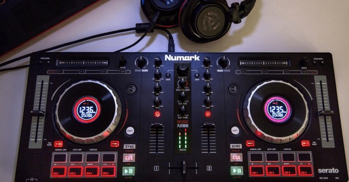 Read more about the article Numark Mixtrack Platinum DJ Controller