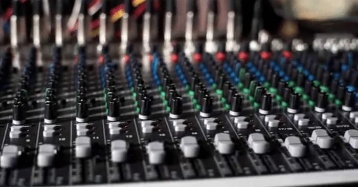 Read more about the article Alto Professional Live 2404 Mixer