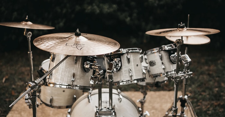 Read more about the article How to Reskin Your Drum Kit
