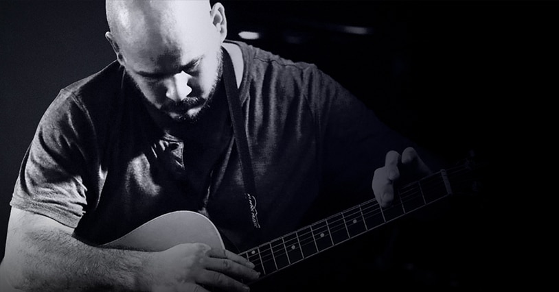 Read more about the article A look at Modern, Percussive Fingerstyle Guitar with Ryno Theron
