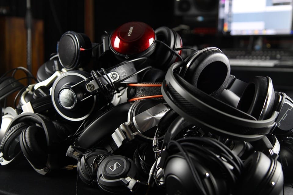 Headphone Buyer’s Guide – Find The Perfect Pair