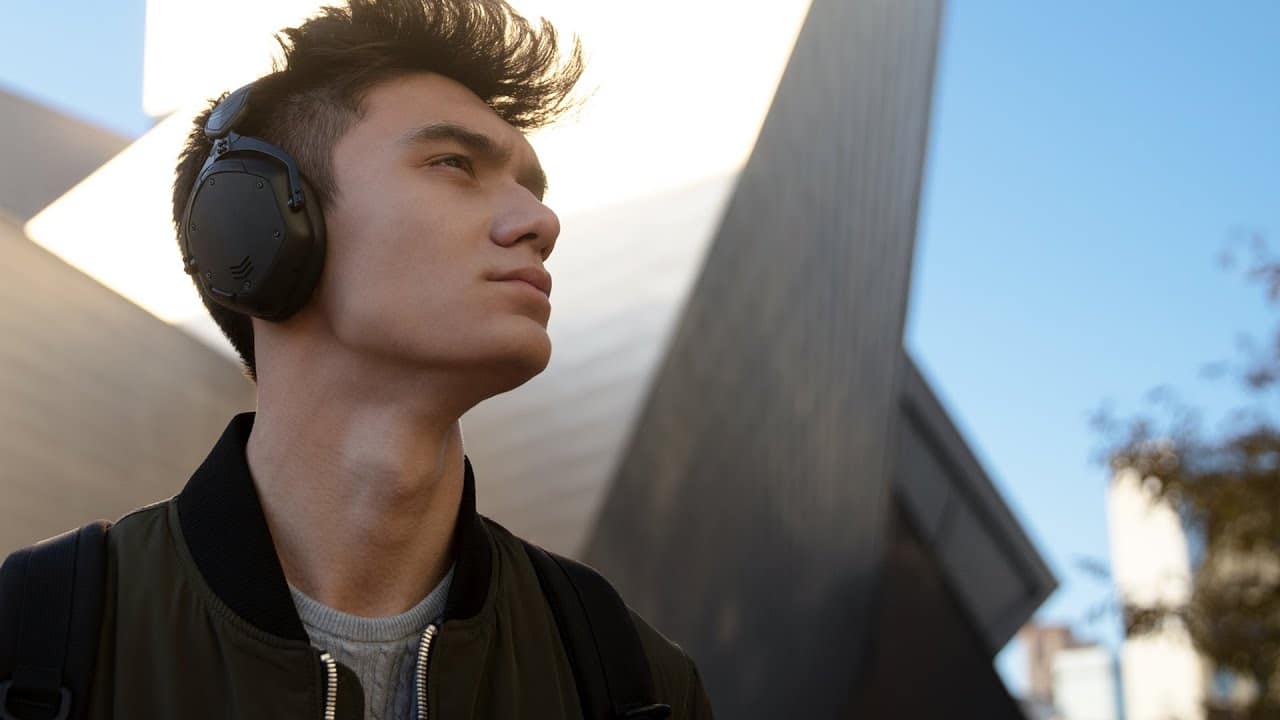 Read more about the article The V-Moda Crossfade Headphones – Exceptional and Unbreakable