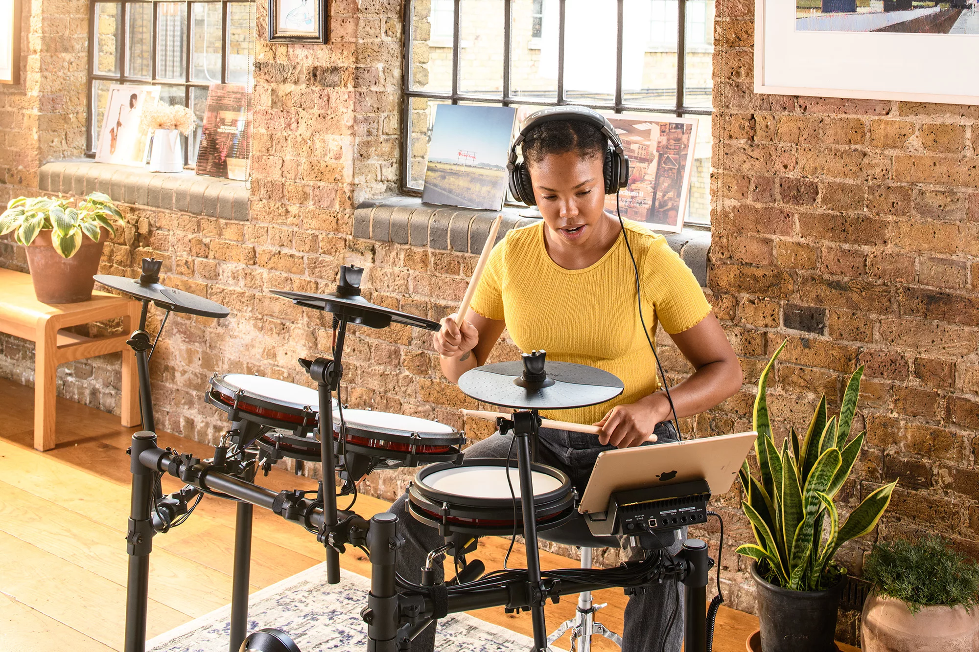 Read more about the article Alesis Nitro Max Drum Kit – Premium Mesh Feel, Unrivaled Natural Performance