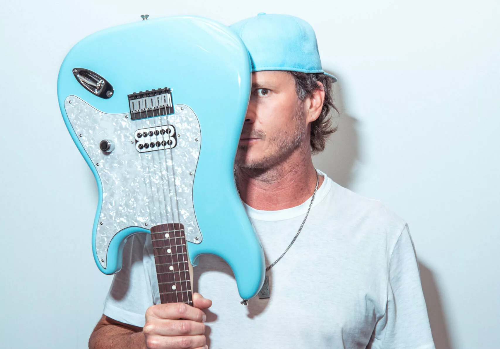 Read more about the article The Fender Tom DeLonge Signature Stratocaster is Back!